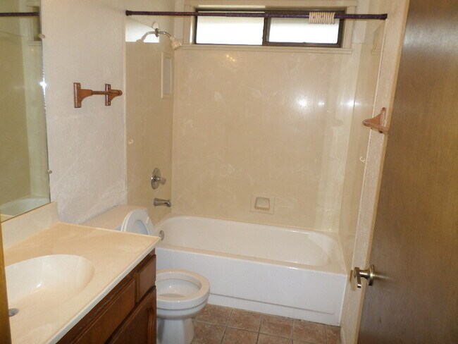 Building Photo - 1149 Progress Dr