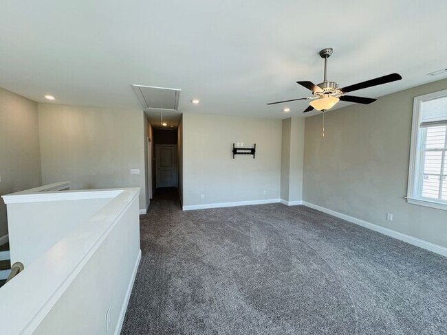 Building Photo - Pre-leasing for an April Move in-TOWN MADISON