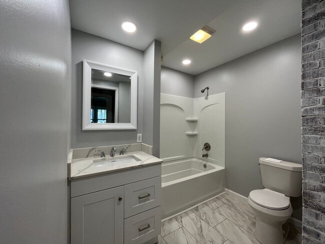 Building Photo - 4131 W Lake Rd