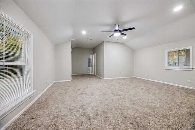Building Photo - 3587 Cowden Ave