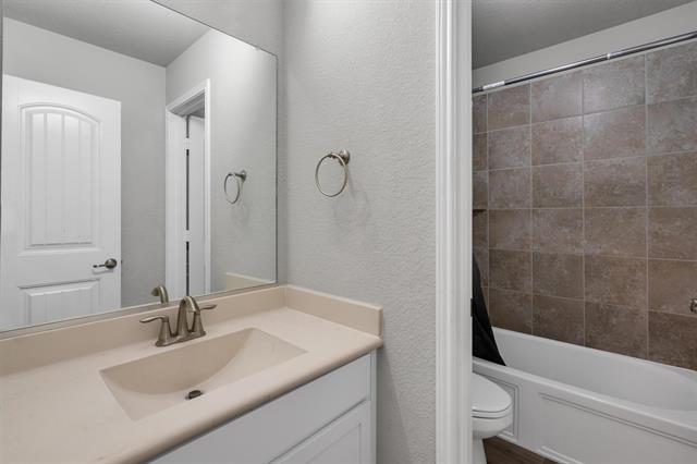Building Photo - 4080 Serene Dr