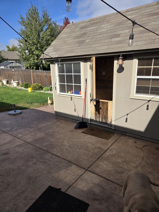 Building Photo - 1343 S Cora Ave