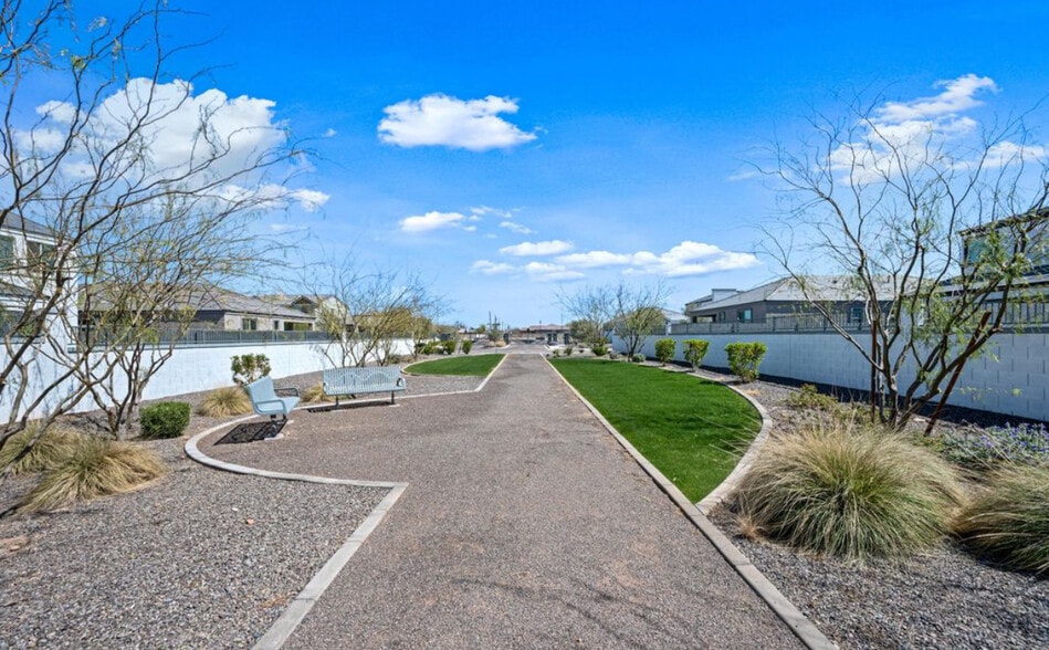 Building Photo - 2340 E Marguerite Ave