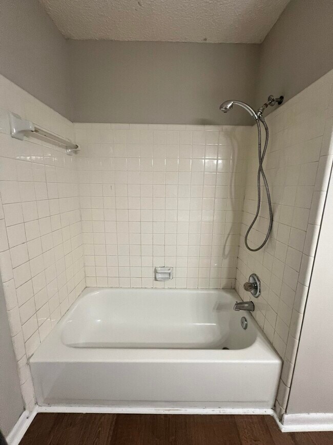 Building Photo - 2406 Ramblewood Ct