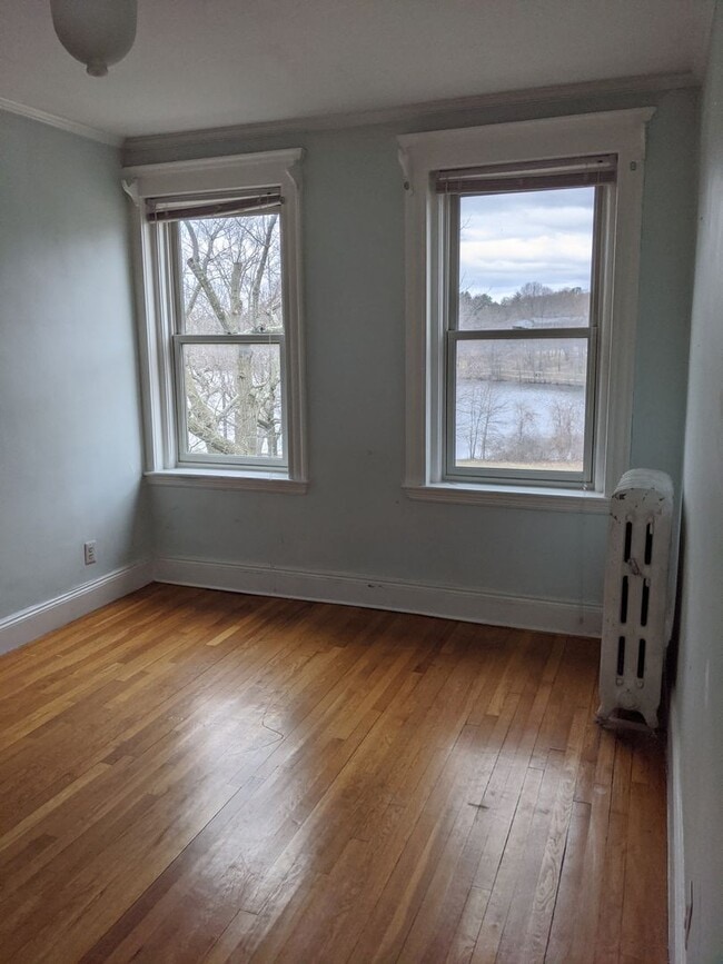 Building Photo - Jamaica Plain top floor 2 bedroom for September 1