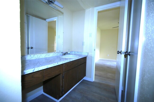 Building Photo - 2750 Holly Hall St