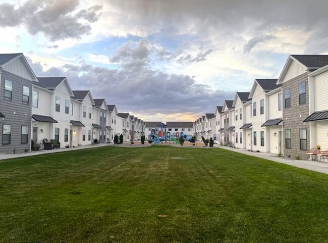 Building Photo - 2988 Huntshire Ave