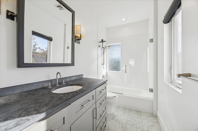 Building Photo - 1919 Missouri St