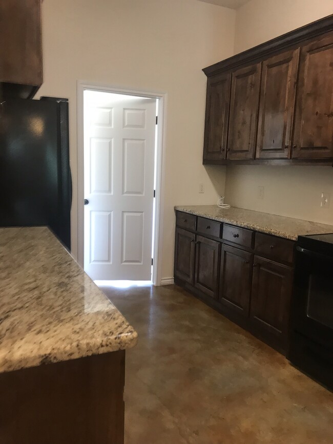 Building Photo - 3933 Riverside Pky