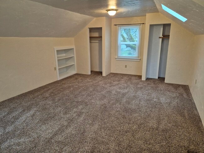 Building Photo - 508 SE Ash St