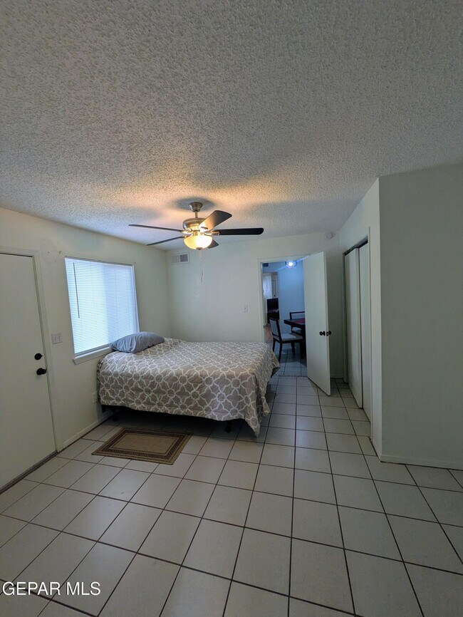 Building Photo - 709 Tays St