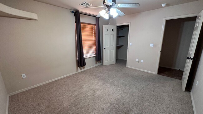 Building Photo - Beautiful 3 Bedroom 2 Bathroom with Low Ma...