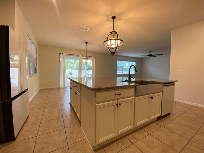 Building Photo - Stunning 5 Bedroom Pool Home in Orchard Hi...