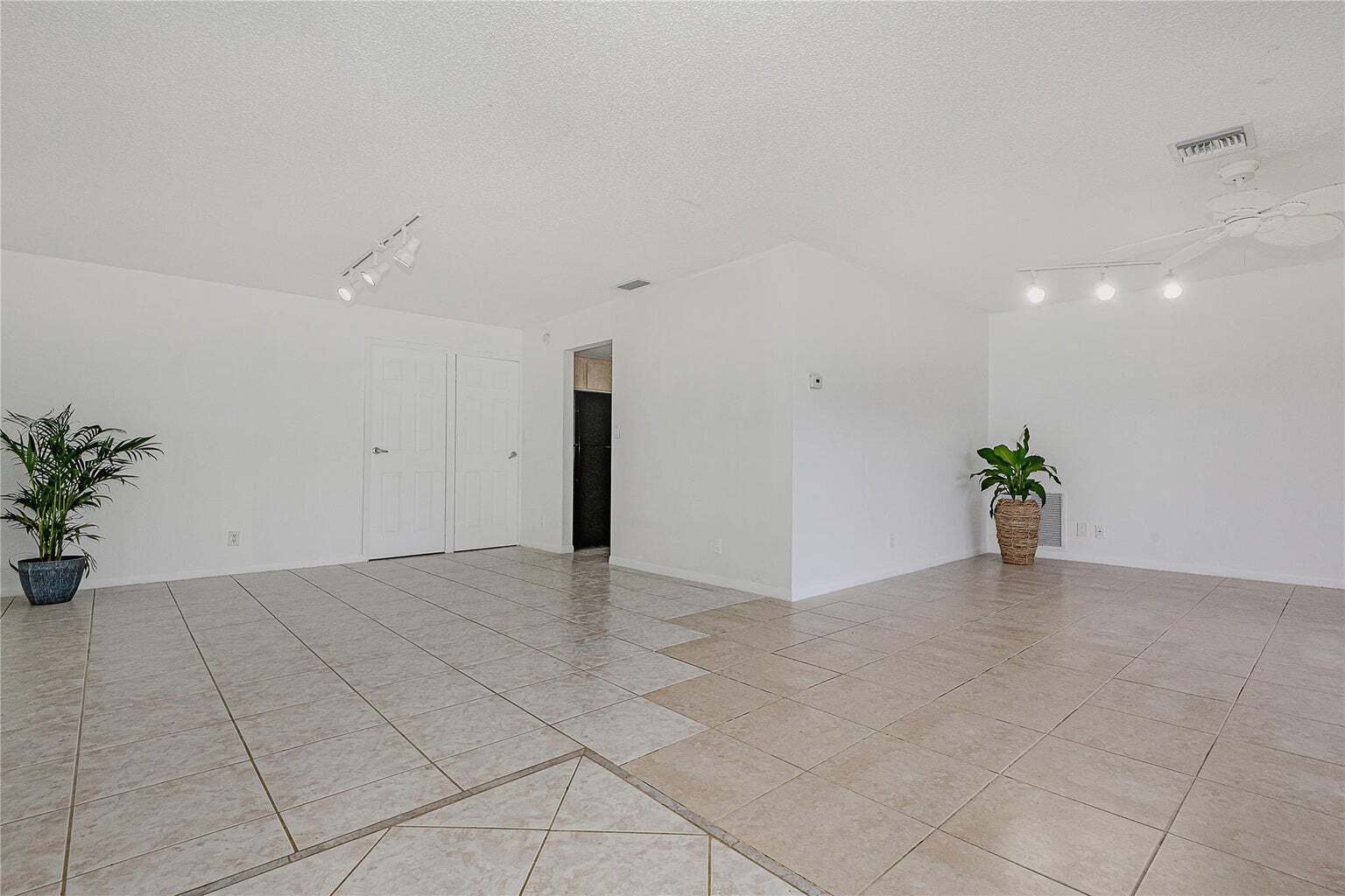 Building Photo - 2831 NW 51st Ter