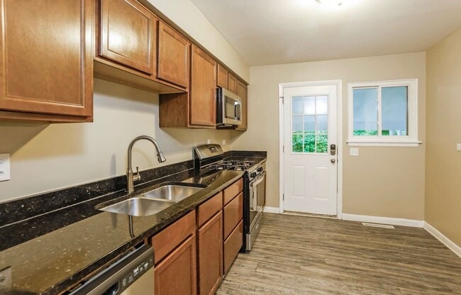 Building Photo - 1464 Deerfield Rd