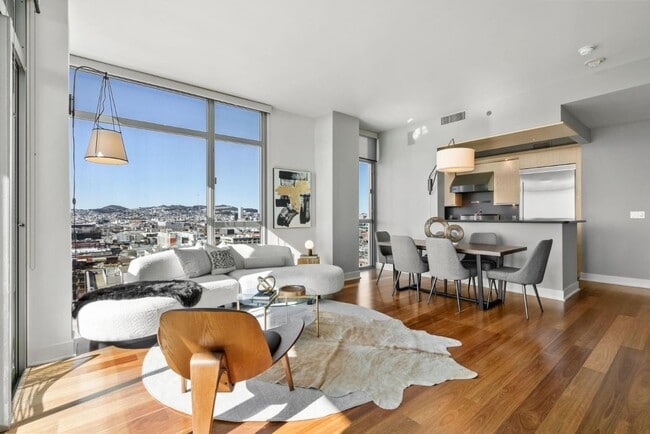 Building Photo - 2475 Brickell Ave