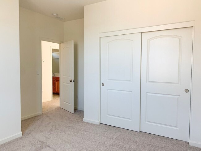 Building Photo - 2025 Built 3/2.5 in Hollister