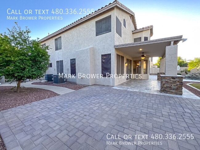 Building Photo - 380 W. Roadrunner Dr.