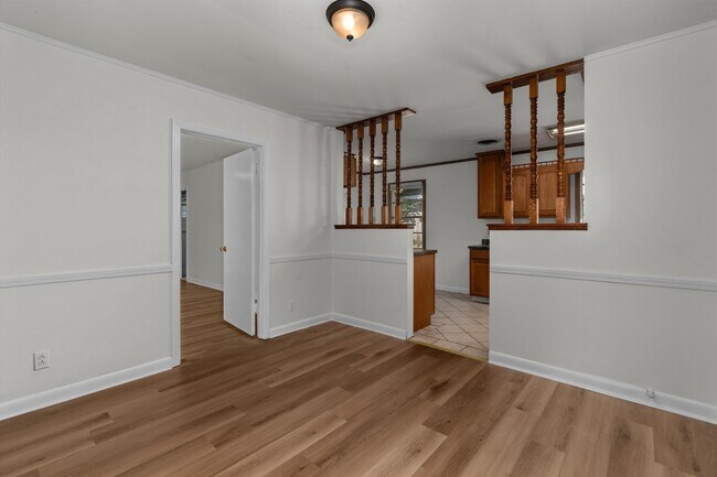 Building Photo - 826 Martha Ln