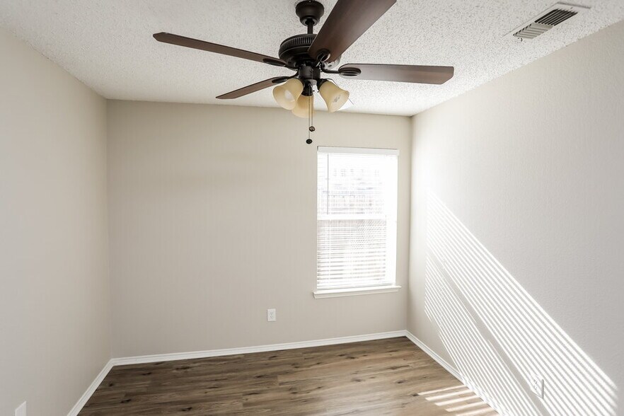 Building Photo - 7112 Woodhinge Dr