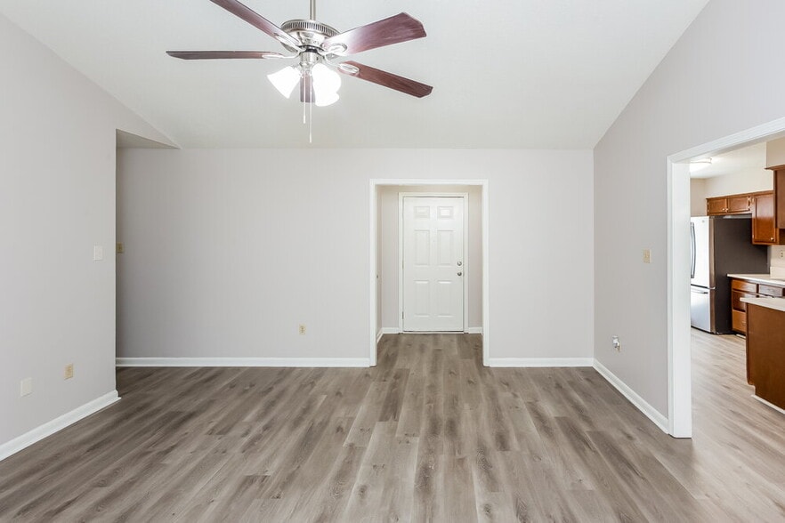 Building Photo - 7327 Mallard Creek Dr