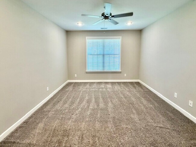 Building Photo - 430 Azalea Dr