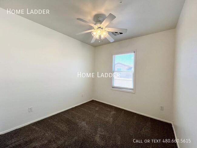 Building Photo - 1318 S Owl Dr