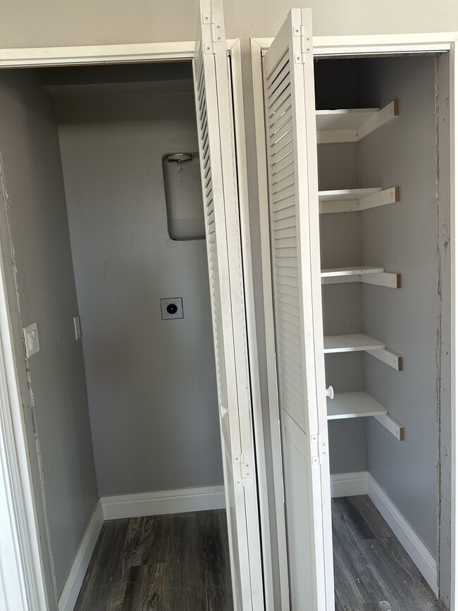 Building Photo - 10526 Sisters Ct