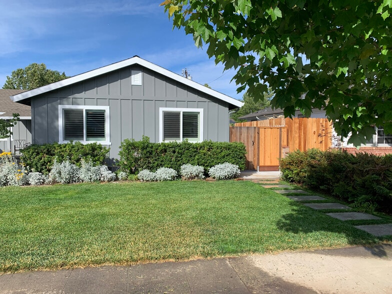 Private gated entrance - 2500 Gerald Way