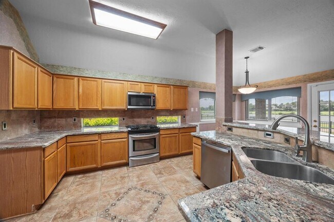Building Photo - 2723 Shelby Dr