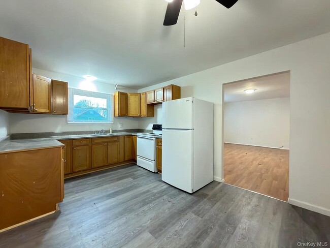 Building Photo - 18 Bedford Ave