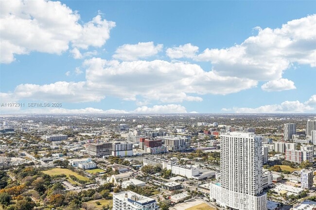 Building Photo - 1750 N Bayshore Dr