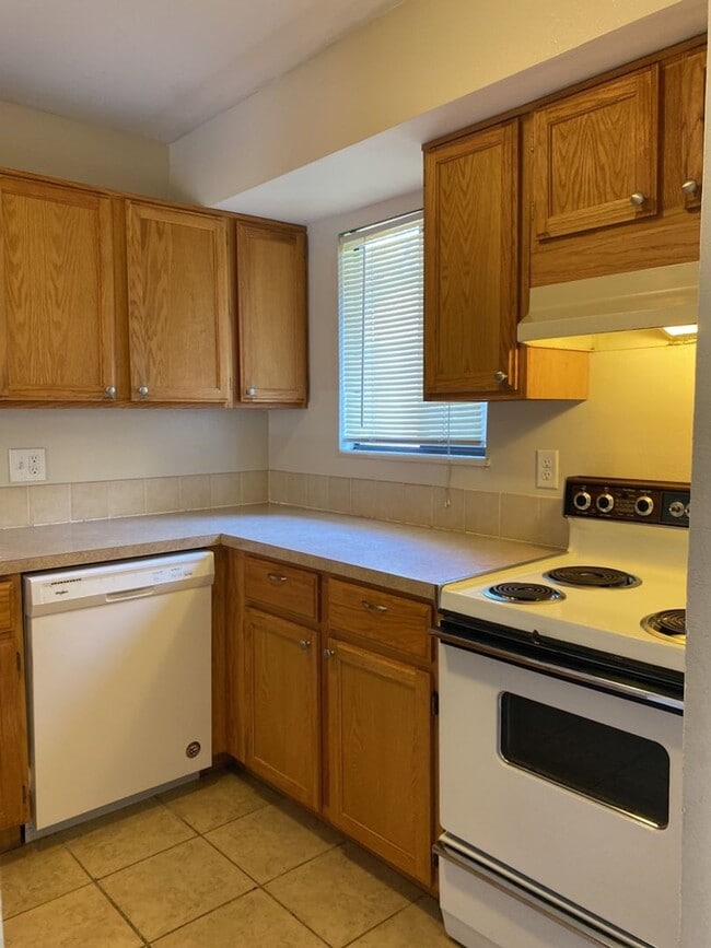 Building Photo - 1625 W Elizabeth St