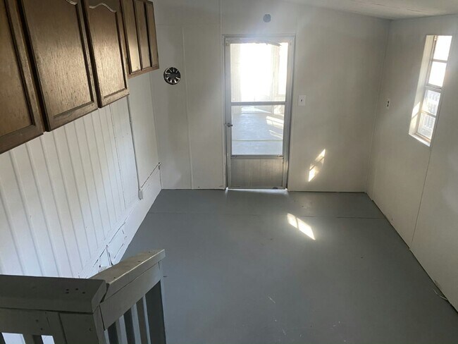 Building Photo - 5 Crest Ave