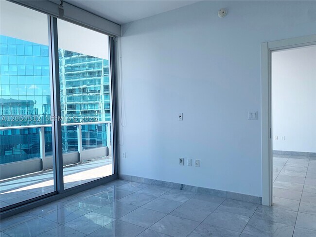 Building Photo - 200 Biscayne Blvd Way