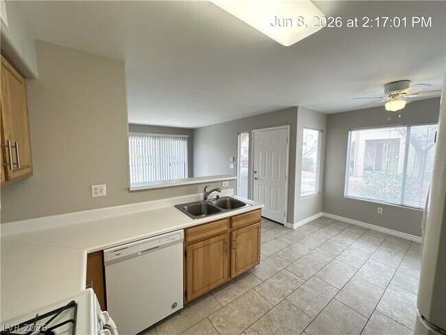 Building Photo - 5710 E Tropicana Ave