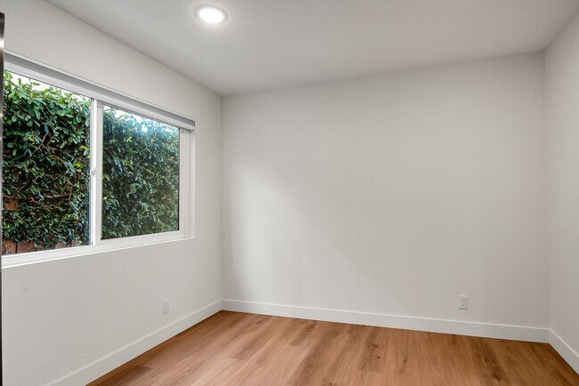 Building Photo - Malaga-GJA