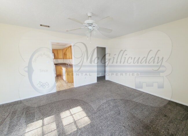 Building Photo - 1207 Holden Dr