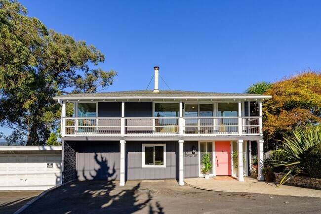 Building Photo - 17 Sunset Dr