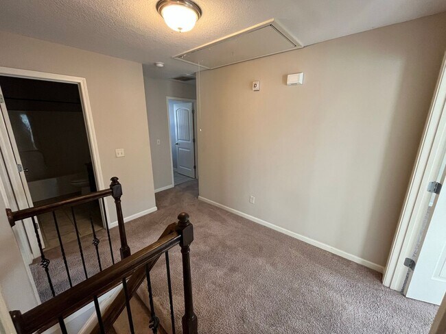 Building Photo - Fall in Love with Where You Live. Located in North Columbus