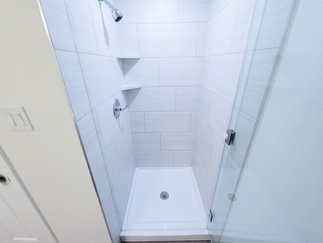 Building Photo - 413 S Market St