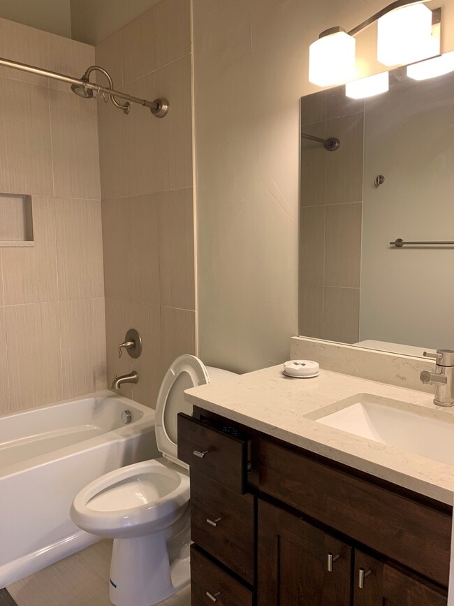 Building Photo - 1938 Newland Ct