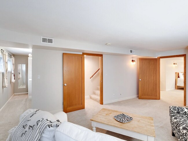 Building Photo - 7725 SW Miner Way
