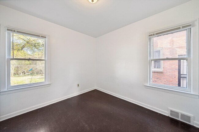 Building Photo - 3 bedroom bungalow - $1250