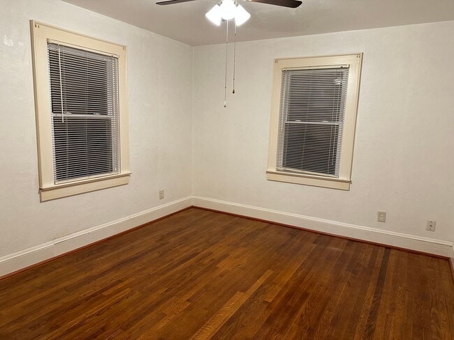 Building Photo - 2 Bedroom Downstairs Duplex in Norfolk