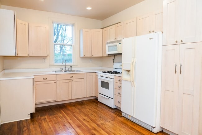 Building Photo - 3885 N 6th St