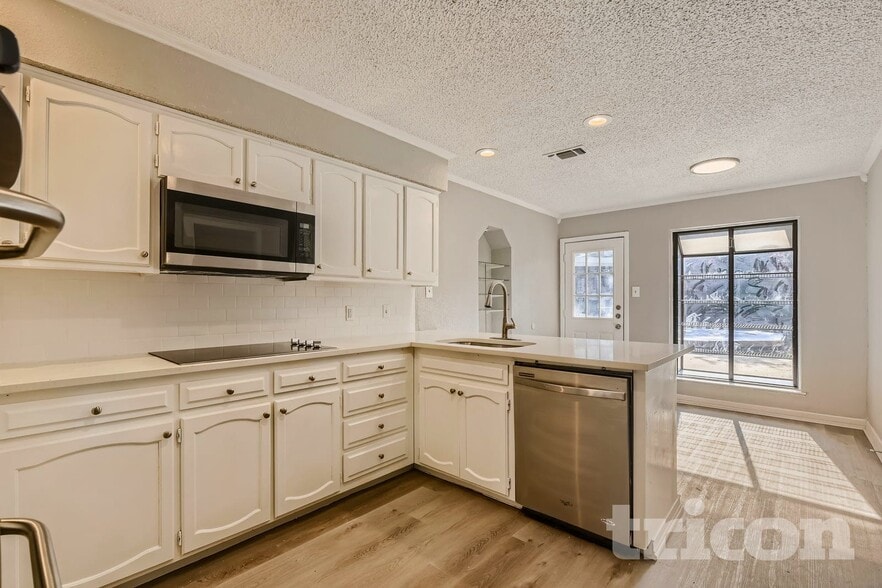 Building Photo - 2819 Hedgeway Dr