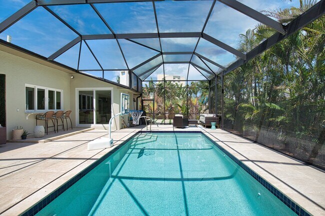 Building Photo - Seasonal Venice Island Pool Home half block from Golden Beach deeded access to the Gulf!