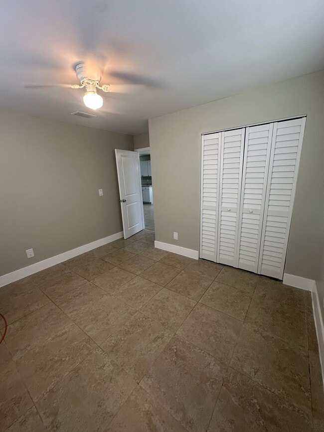 Building Photo - Carmen Ave - Fourplex