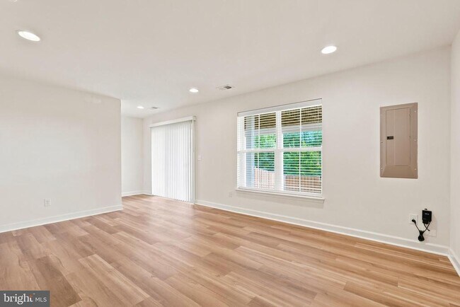 Building Photo - 42615 Beckett Terrace